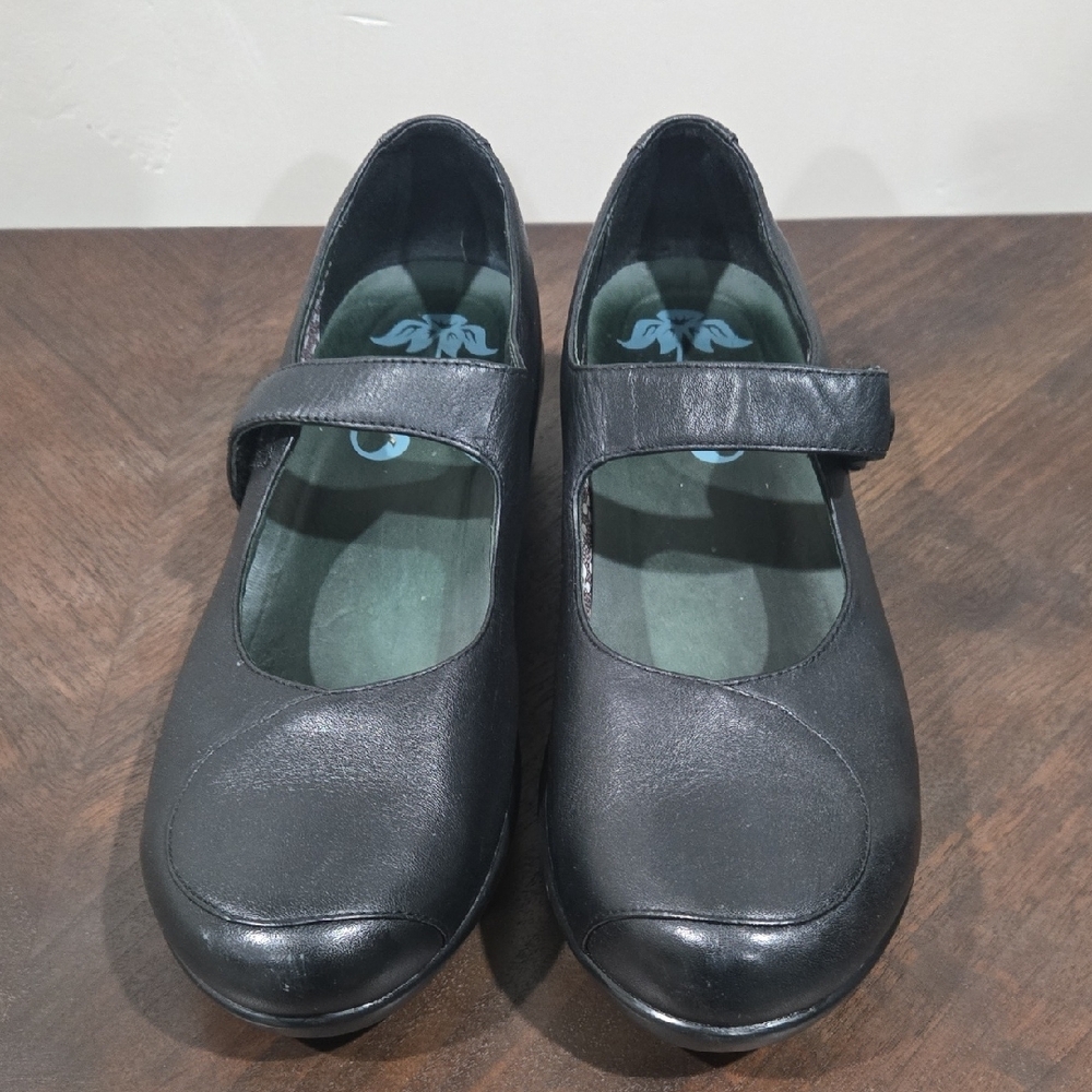 Classic Black Mary Jane Women's Shoes - Picture 3 of 8